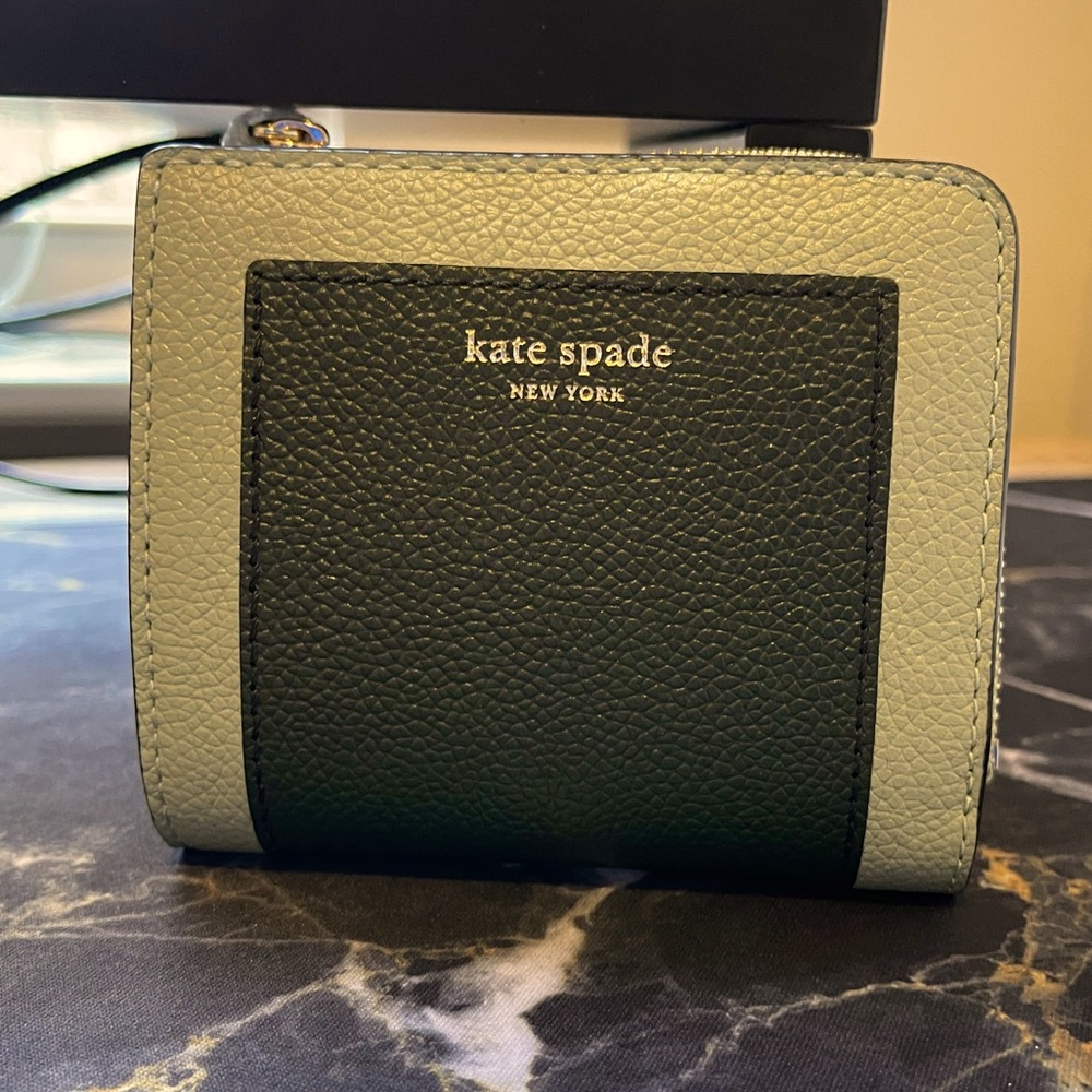 *SOLD! NEW kate spade small bifold wallet